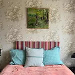 Little London Two New Boutique Netflix Tv Old Town * Narva