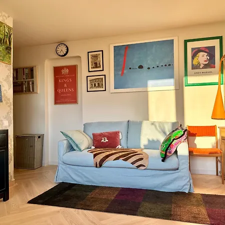 Little London Two New Boutique Netflix Tv Old Town Apartment Narva
