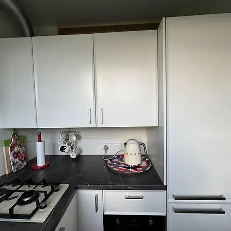 Little London Two New Boutique Netflix Tv Old Town * Narva