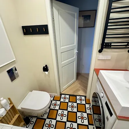 Little London Two New Boutique Netflix Tv Old Town Apartment Narva