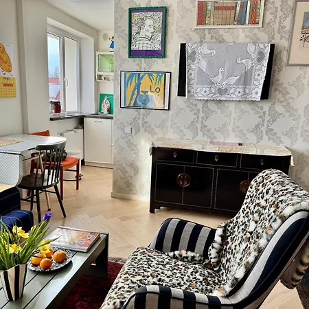 Little London Two New Boutique Netflix Tv Old Town Apartmán