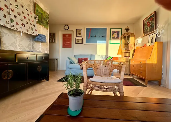 Little London Two New Boutique Netflix Tv Old Town Narva