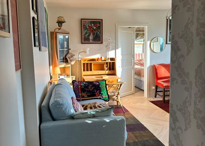 Little London Two New Boutique Netflix Tv Old Town Narva