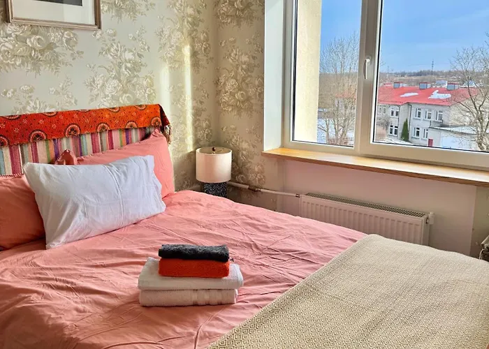 Little London Two New Boutique Netflix Tv Old Town * Narva